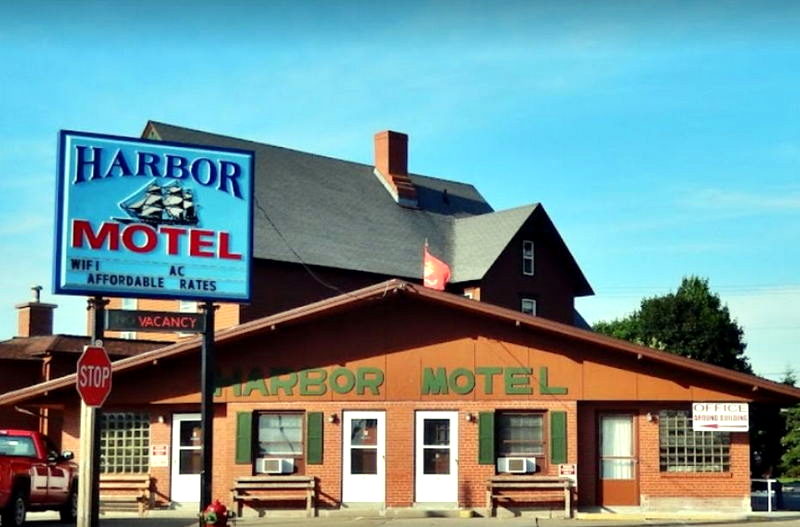 Harbor Motel (Dipper Motel) - Web Listing (newer photo)